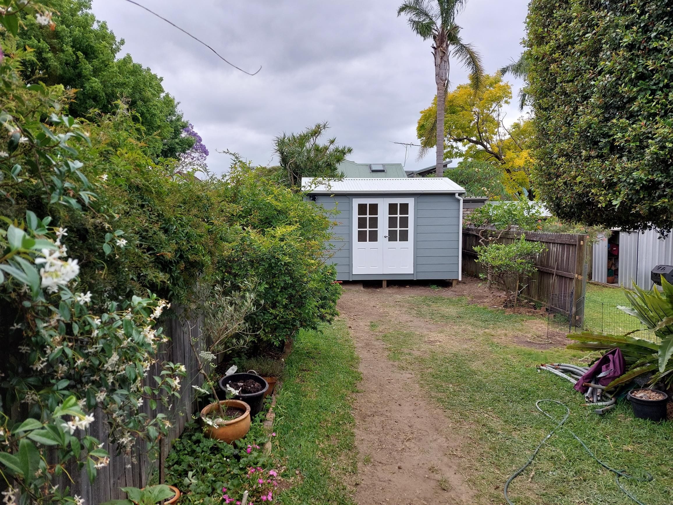 Riverview Home Office/Studio nestled away in the rear of the garden showing the doors on the side.